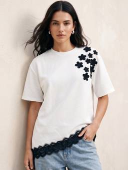 Outzidr - White Asymmetric Top With Lace Hem Inserts