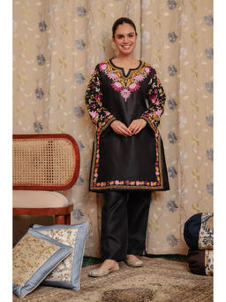 HOUSE OF KARI - Falak Kashmiri Black Kurta with Pant (Set of 2)