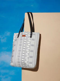 Pipa Bella by Nykaa Fashion - Elegant White Geometric Amelia Tote Bag