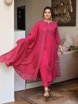 Gahan - Womens Pink Rayon Blend Printed Kurta with Pant & Dupatta