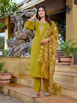 Gahan - Womens Green Viscose Chanderi Yoke Design Kurta & Pant with Dupatta