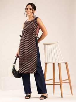 Vbuyz - Women'S Black Ajrakh Straight Cotton Stitched Kurta