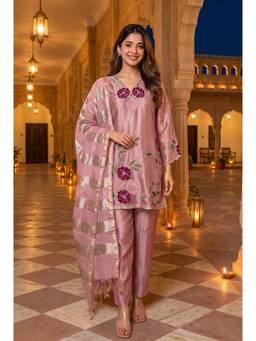 WOOMN - Blush Floral Embroider Straight Kurta Set