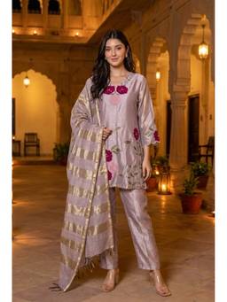 WOOMN - Blush Floral Embroider Straight Kurta Set
