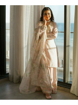 Mirraw - Peach Floral Embroidered Kurta with Palazzo and Dupatta