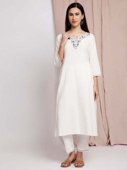 Dharya - Off-White Cotton Linen Applique Embroidered Kurta with Pants