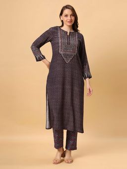 Fantasia - Women Brown Long Embroidered Kurta