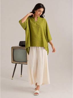 LAALZARI - Green Linen Three Fourth Sleeves Round Neck Plain Kaftan With Palazzo