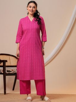 ARAMYA - Pink Cotton Three Fourth Sleeves V-Neck Printed Kurta With Pants