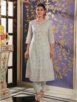 ARAMYA - Green Organza Three Fourth Sleeves Round Neck Printed Kurta With Pants