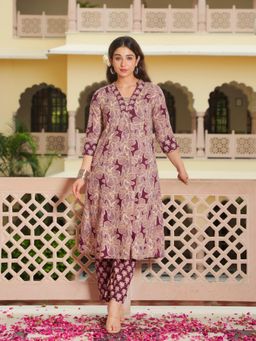 ARAMYA - Purple Cotton Three Fourth Sleeves V-Neck Printed Kurta With Pants