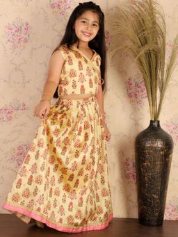 Vastramay - Girls Yellow Lehenga with Choli (Set of 2)
