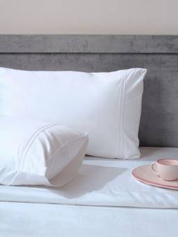 House of Owlet - White 400TC Cotton Super king Bedsheet with 2 Embroided Pillow Covers