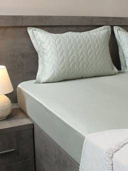 House of Owlet - Mist Green 300TC Cotton Super king Bedsheet with 2 Quilted Pillow Covers