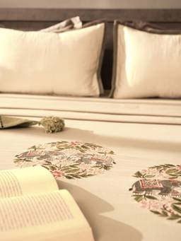 House of Owlet - Soft Pearl 300TC Super king Bedsheet With 2 Pillow Covers