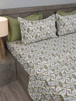 House of Owlet - Green Contemporary Ikat 210TC Cotton Superking Bedsheet with 2 Pillow Covers