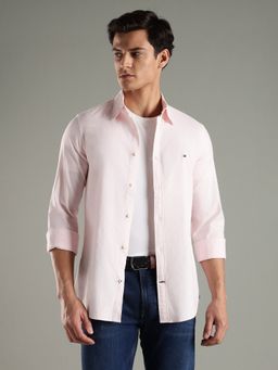 Tommy Hilfiger - Men Pink Solid Casual Shirt