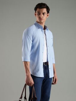 Tommy Hilfiger - Men Blue Solid Casual Shirt