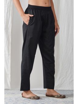Zuri - Women Black Relaxed Fit Solid Cotton Pant