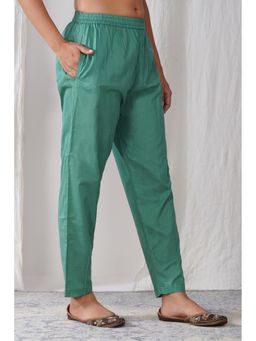 Zuri - Women Green Relaxed Fit Solid Cotton Pant