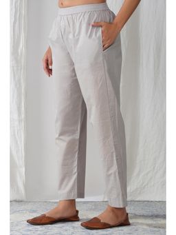 Zuri - Women Grey Relaxed Fit Solid Cotton Pant