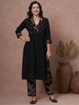 FASHOR - Women Black Embroidered Kurta with Pant (Set of 2)