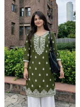 VAIRAGEE - Women Green Embroidered Kurta
