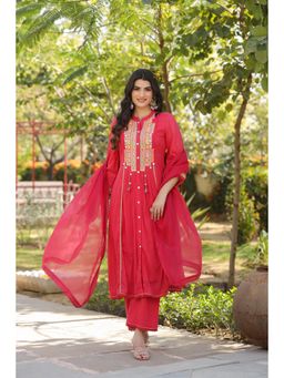 BAIRAAS - Women Red Embroidered Kurta Pant And Dupatta