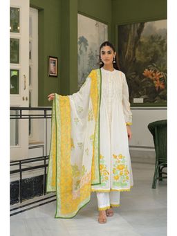 BAIRAAS - Women White Embroidered Anarkali Kurta Pant And Dupatta
