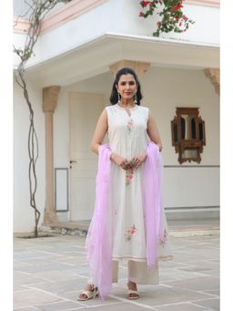 BAIRAAS - Women White Embroidered Anarkali Kurta Pant And Dupatta