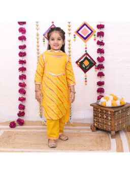 VASTRARTH - Girls Yellow Leheriya Printed Straight Kurta with Pant & Dupatta