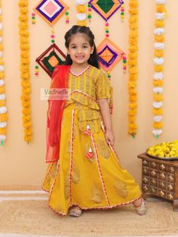 VASTRARTH - Girls Yellow Printed Pure Cotton Lehenga with Choli & Dupatta