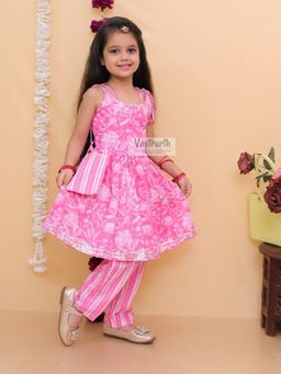 VASTRARTH - Girls Pink Floral Printed Regular Kurta with Pant & Potli Bag