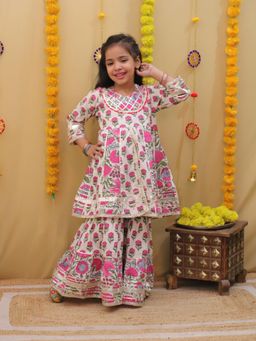 VASTRARTH - Girls Pink Floral Cotton Straight High Slit Kurta with Sharara