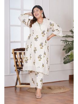 Bani Women - White Floral Printed Kurta And Pant With Lace Detailing