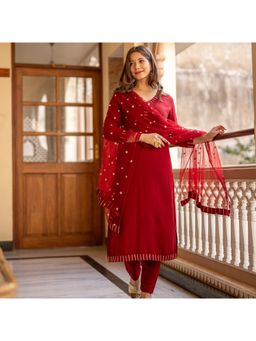 Roohaniyat - Women Maroon Straight Kurta With Pant Dupatta Embroidered Detailing