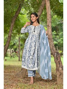 Zolo Label - Advika Grey Chikankari Kurta With Pant And Chiffon Ombre Dupatta (Set of 3)