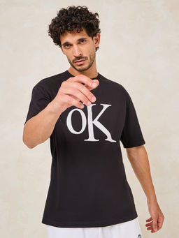 Styli - Men Black Front Typo Oversized Cotton Rich Tee
