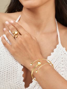 Joker and Witch - Joker & Witch Women Kaelythi Gold Seashells Bracelet and Ring