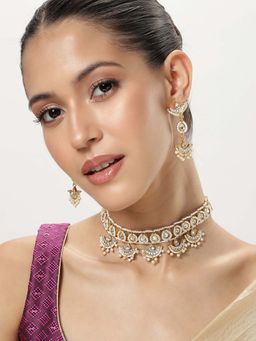 Peora - Women Gold Plated Kundan Crystals Jewellery Set