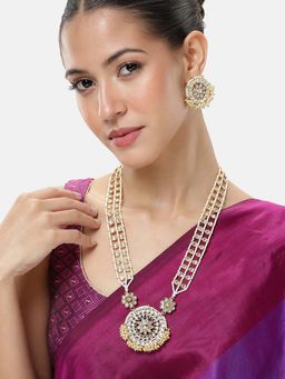 Peora - Women Gold Plated Kundan and Beads Studded Jewellery Set