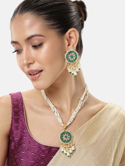 Peora - Women Gold Plated Green Kundan and Beads Jewellery Set