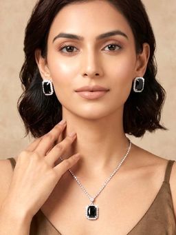 Peora - Women Black Fancy Pendant Chain Necklace Set