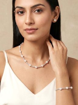 Peora - Women Silver Plated White Floral Pearl Jewellery Set