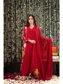 WOOMN - Ruby Radiance Crush Chanderi Kurta with Pant & Dupatta