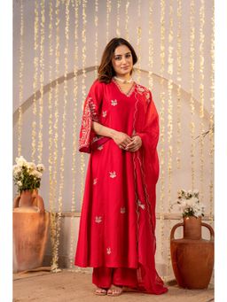 WOOMN - Scarlet Grace Silk Kurta with Pant & Dupatta