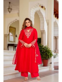 WOOMN - Crimson Aura Organza Kurta with Pant & Dupatta