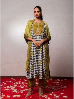 Nidhii Goyal - Embroidered Printed Kurta with Pant & Dupatta