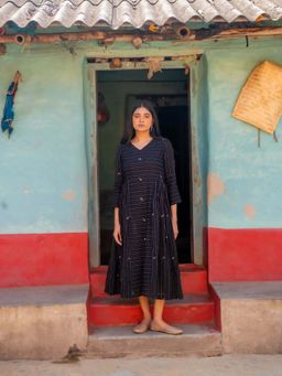 Sutra Art of Clothing - Shimmer Black Handwoven Cotton Jamdani Dress