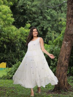 Sutra Art of Clothing - Off White Pearl Petals Jamdani Dress